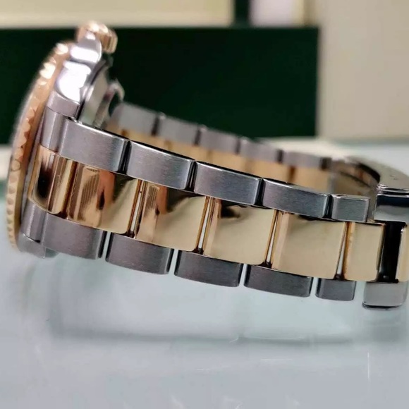 ROLEX SUBMARINER 40mm 18K GOLD DATE WATCH - Picture 10 of 12